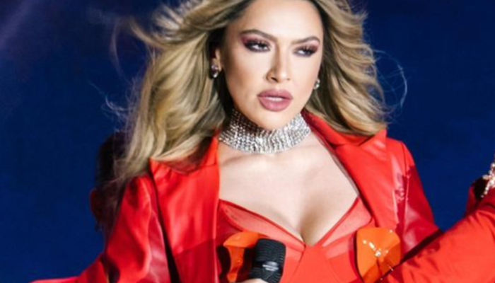 Cesur sahne kostümleri eleştiriliyordu! Hadise bu defa şaşırttı! ‘Yine seksiyim’