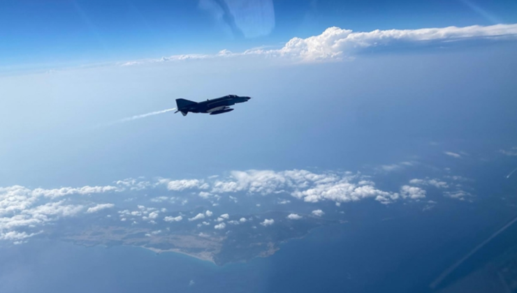 Türk Hava Kuvvetleri’nden Kıbrıs adasının güneyinde eğitim uçuşu
