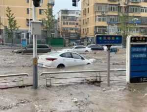 Çin’in başkenti Pekin şiddetli yağmurun etkisi altında
