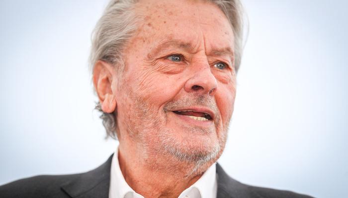 Dünyaca ünlü aktör Alain Delon hayatını kaybetti!