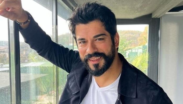 Burak Özçivit’in Rusya’daki davetten görüntüleri ortaya çıktı! Hayranının saçlarını düzeltti… O anlar gündem oldu! ‘Aman Fahriye görmesin’