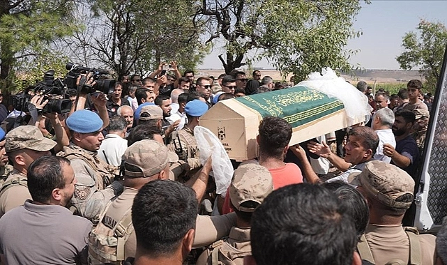 Diyarbakır’da ölü bulunan Narin Güran son yolculuğuna uğurlandı