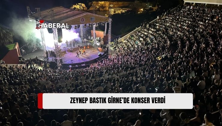 Türk Pop Müziği Sanatçısı Zeynep Bastık Dün Akşam Girne Amfi Tiyatro’da Konser Verdi