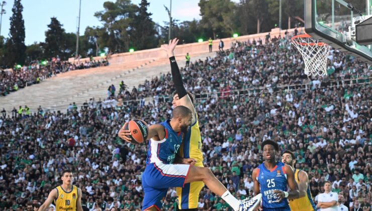 Efes açık havada galip