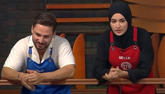 Aşk mı yaşıyorlar? MasterChef Onur’un Beyza’ya yaptığı yorum kafaları karıştırdı!