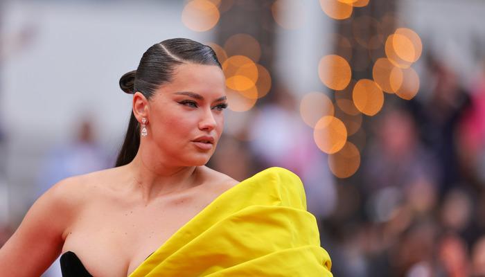 Aldığı kilolarla çok konuşulmuştu! Yıllar sonra podyuma geri döndü! Adriana Lima yeni görünümüyle şaşırttı