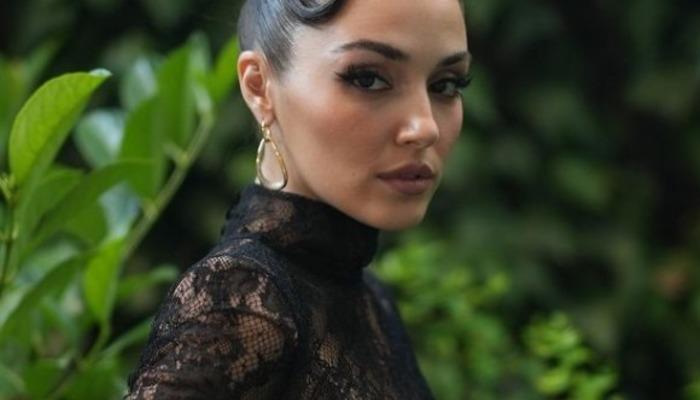 Hande Erçel Trust Arabia Ödülleri için Fas’ta! Siyahlar içindeki tarzı tam not aldı