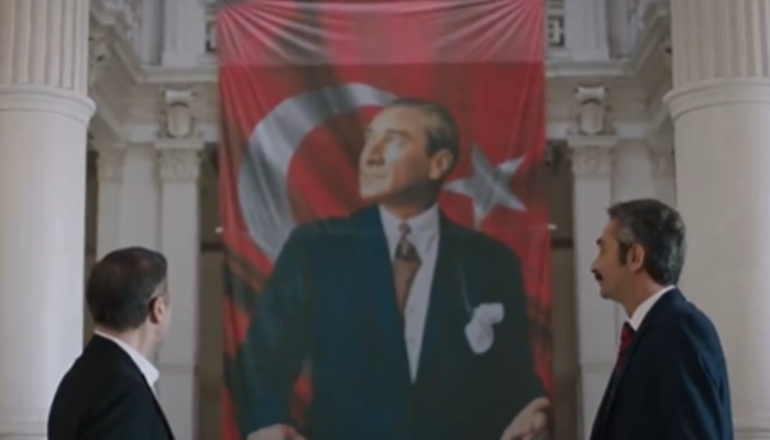 Rahatsız olunca ağzının payını aldı! Kızılcık Şerbeti’ndeki Atatürk sahnesi olay oldu! ‘Bula bula bunu mu buldun…”