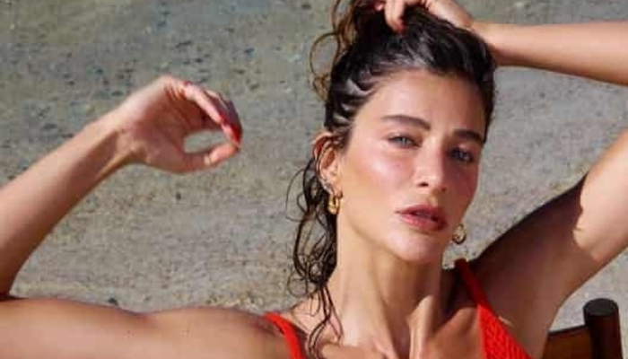 40. yaşını kutladı! Berrak Tüzünataç’ın pastasındaki mesaj dikkat çekti! ‘Daha olgun daha…’