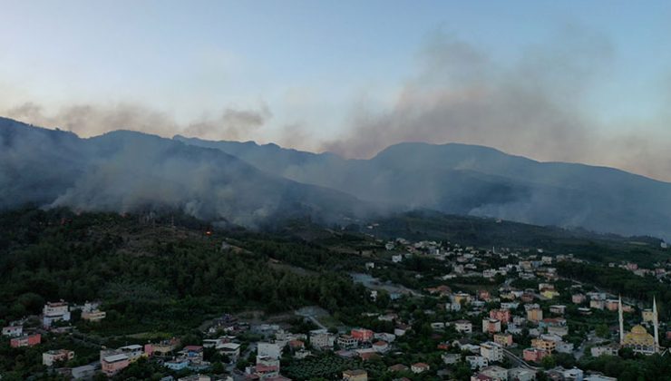 Hatay Dörtyol’da dün çıkan orman yangınına müdahale sürüyor