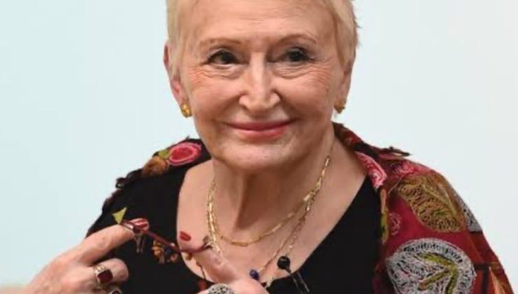 Yazar Pınar Kür hayatını kaybetti