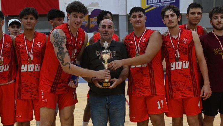 Final serisinin en değerli oyuncusu YDÜ’den Serhan Öner oldu