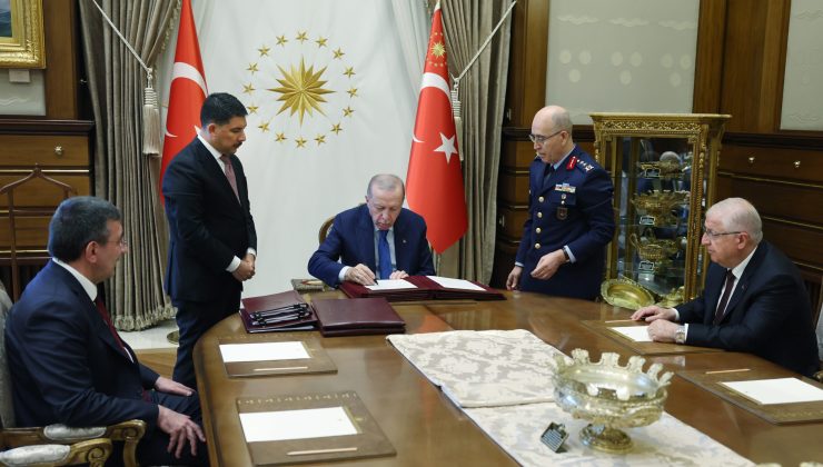 Türkiye’de Genelkurmay Başkanlığına Kara Kuvvetleri Komutanı Orgeneral Selçuk Bayraktaroğlu’nun atandı