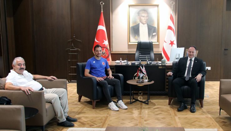 Öztürkler, milli yüzücü Doğukan Ulaç’ı tebrik etti