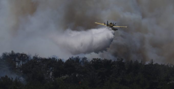 Çanakkale’de çıkan orman yangınına müdahale ediliyor