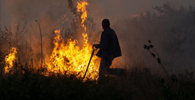 Bulgaristan’ın güneyinde 30 bin dönümlük alana yayılan yangınla mücadele sürüyor