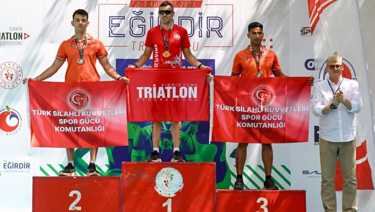 Triatletler, Eğirdir’de kürsüye çıktı
