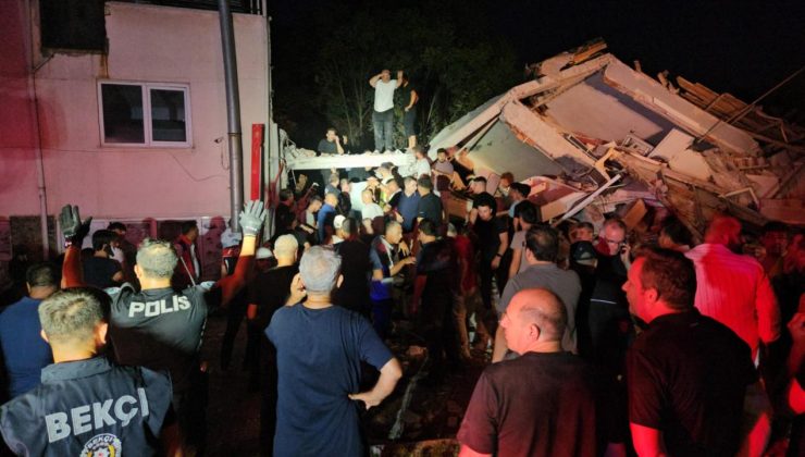 Depremde yıkılan binadaki 4 vatandaş kurtarıldı