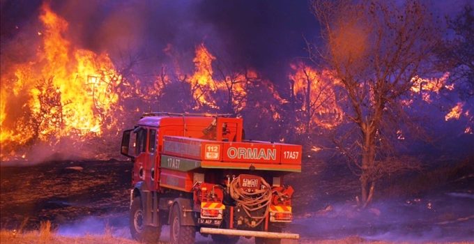 Türkiye yangınlarla mücadeleye devam ediyor…