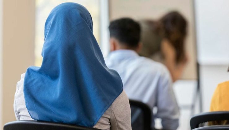 İki lisede yine başörtüsü krizi