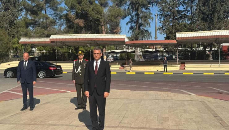 Cumhurbaşkanı Tufan Erhürman, Atatürk Anıtı’na çelenk sundu