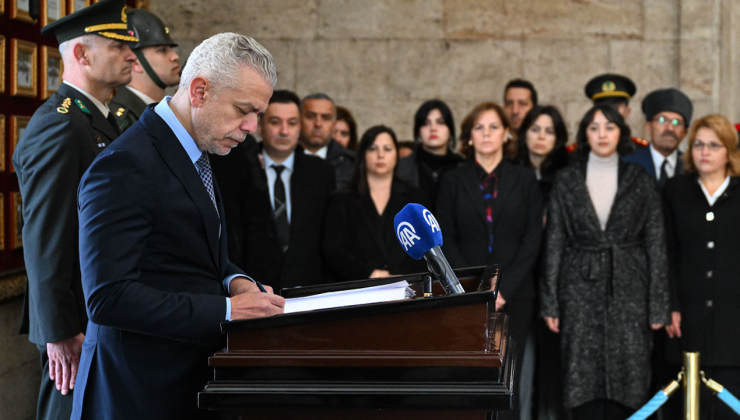 KKTC’nin Ankara Büyükelçisi Korukoğlu, Anıtkabir’i ziyaret etti