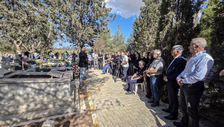 Tahsin Mertekçi mezarı başında anıldı