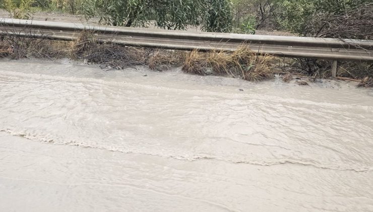 Polis sürücüleri uyardı….Girne–Değirmenlik ana yolunda su birikintileri oluştu