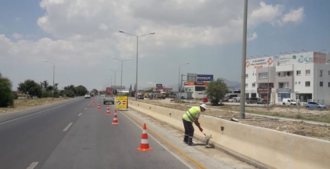 Düzova Kavşağı ile Yonca Kavşağı arasındaki refüj çevresi temizlenecek