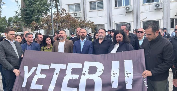 Kamuda örgütlü 5 sendika Maliye Bakanlığı önünde eylem