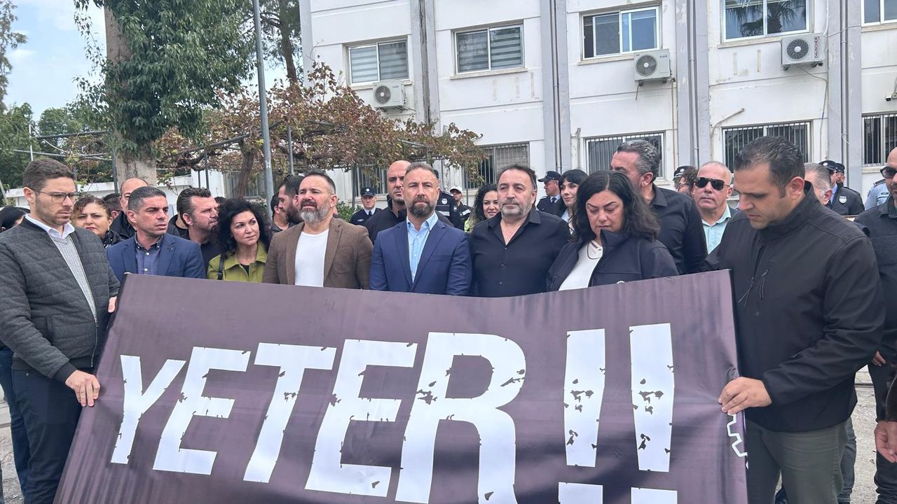 Kamuda örgütlü 5 sendika Maliye Bakanlığı önünde eylem