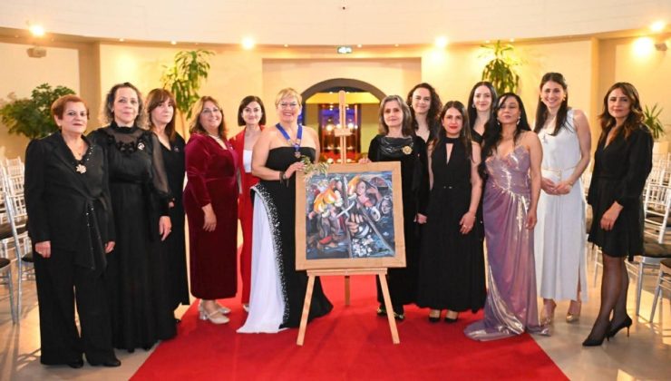 Abiye defilesinde barış mesajları