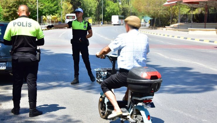 Polisten scooter kullanıcıları için önemli uyarılar