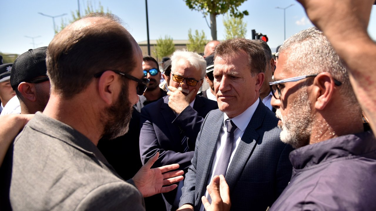 Taksiciler, Meclis önünde Arıklı’dan söz aldı