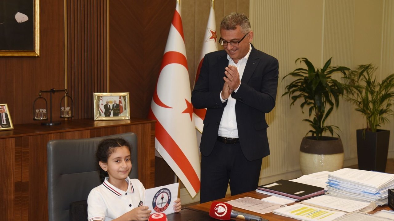 Baş köşede Erdoğan ayrıntısı