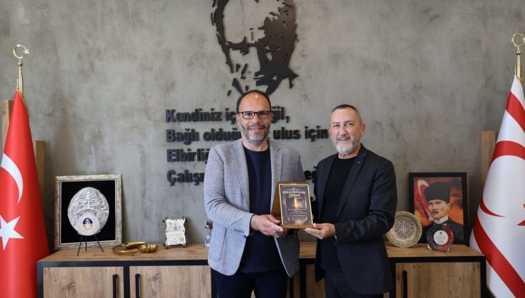Kıbrıs Türk Halk Dansları Federasyonu, İskele Belediye Başkanı Sadıkoğlu’nu ziyaret etti