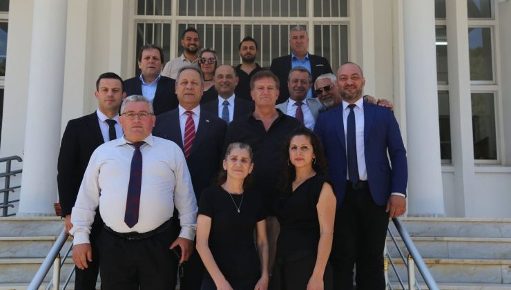 Arıklı, bakanlık personeli ile bayramlaştı
