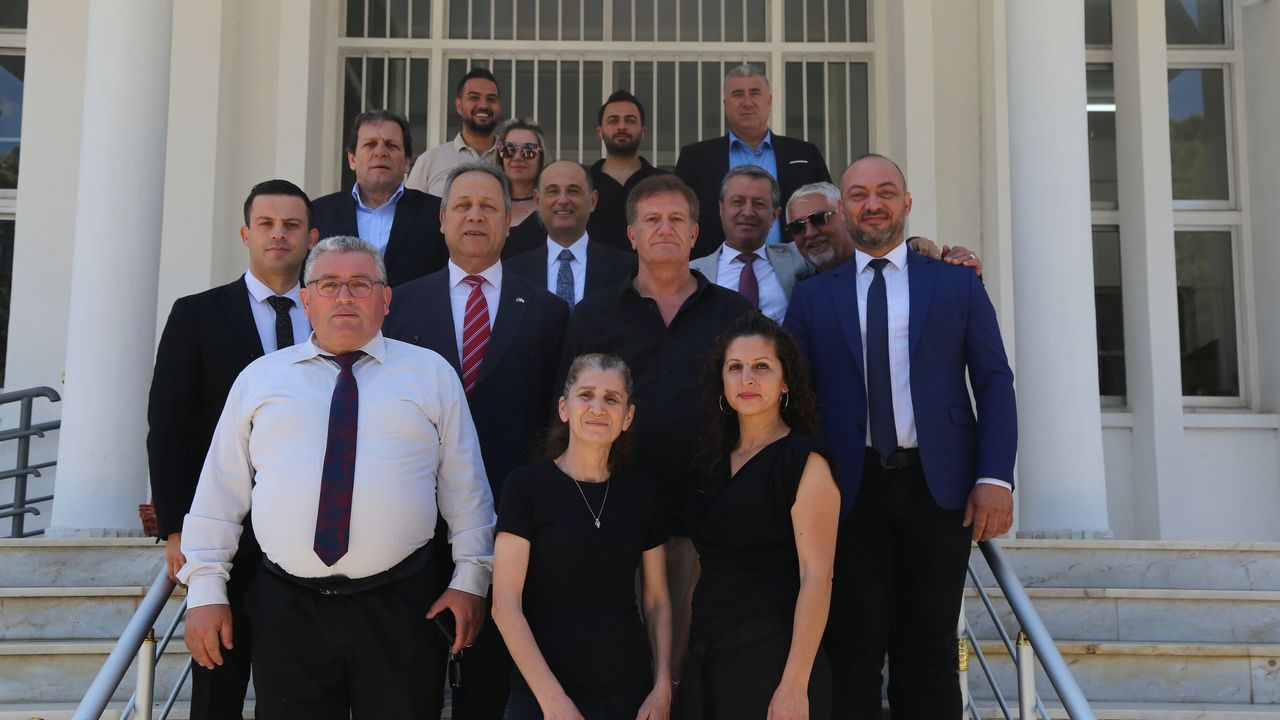 Arıklı, bakanlık personeli ile bayramlaştı
