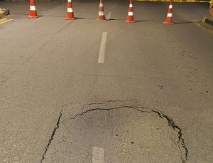 Lefkoşa’da Atatürk Caddesi üzerinde yolda çökme meydana geldi