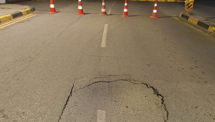 Lefkoşa’da Atatürk Caddesi üzerinde yolda çökme meydana geldi