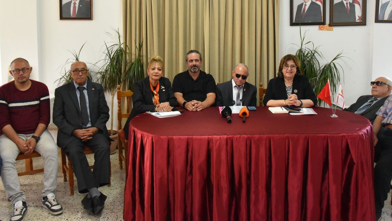 “Engelli bantlarını takip edenler ağaca tosluyor”