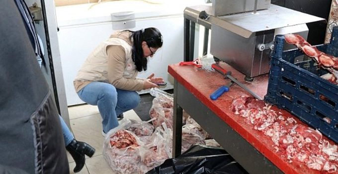 Beş kasap uyarı aldı