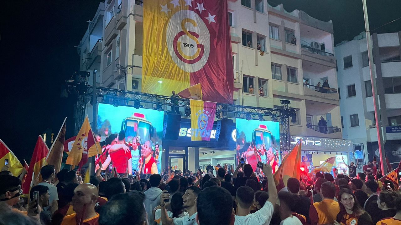 Galatasaray’ın şampiyonluğu Dereboyu’nda kutlandı