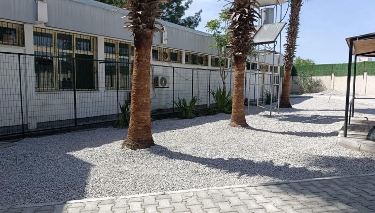 Merit, hastane iç bahçesinin çevre düzenini yaptı