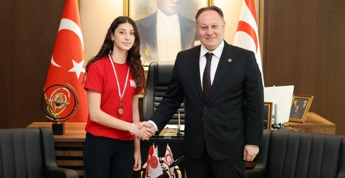 Öztürkler: “Fırsat verildiğinde gençlerimiz kendini gösteriyor”