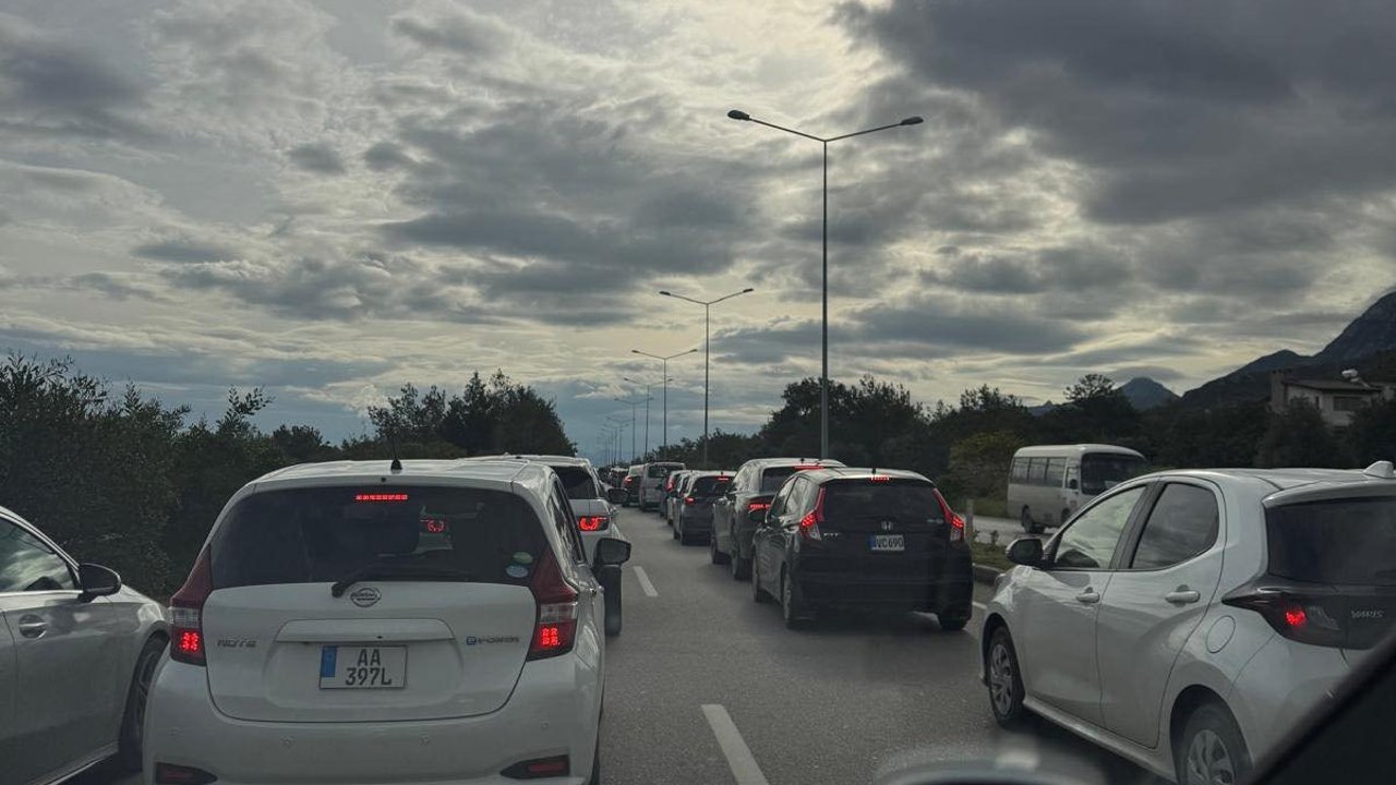 KKTC’de yolda giden araç sayısı 447 bin 592