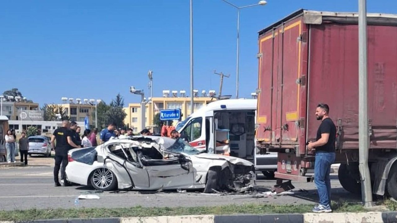 TIR’ın altına giren sürücü ölümden döndü