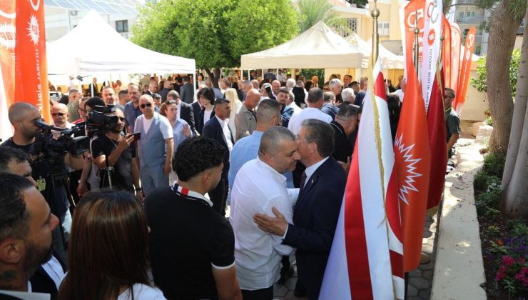 Başbakan Üstel, UBP Genel Merkezi’nde partililerle bayramlaştı