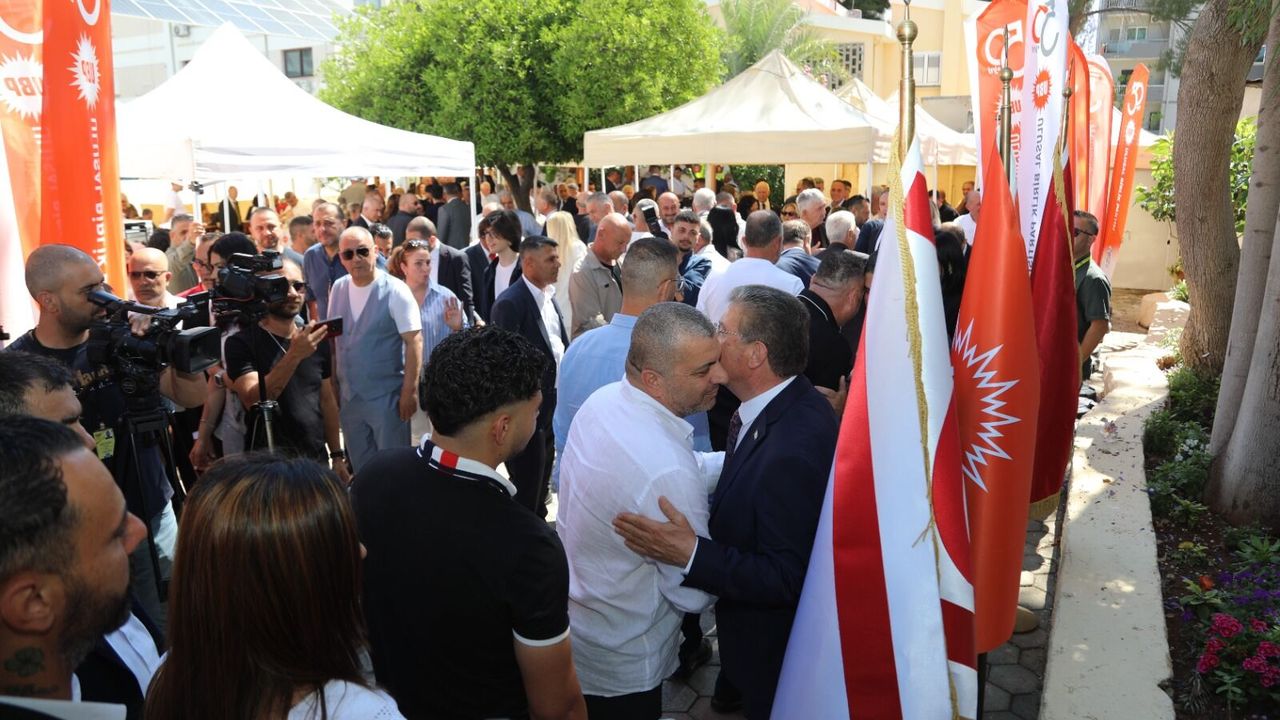 Başbakan Üstel, UBP Genel Merkezi’nde partililerle bayramlaştı