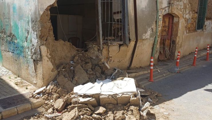 Surlariçi’nde bir ev daha çöktü